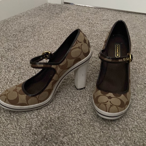 Coach ladies heels - Picture 2 of 4